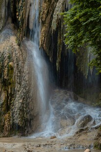 山间小瀑布景观