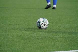 绿茵场上的足球