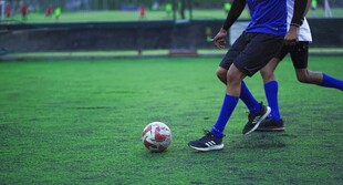 绿茵场上的足球角逐