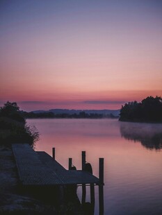 湖畔黄昏美景