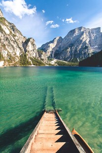 湖畔栈桥 山水间的静谧美景