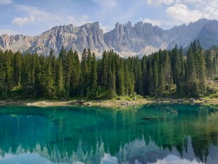 高山碧湖美景