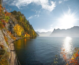 秋日湖畔美景