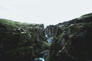 峡谷溪流自然风光美景