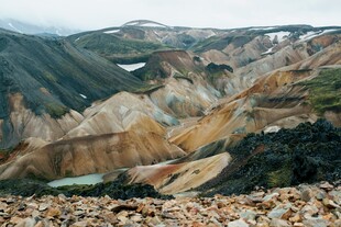 五彩斑斓的壮丽山地景观