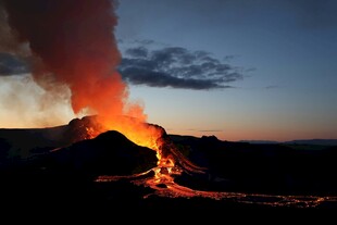 火山喷发的壮丽瞬间