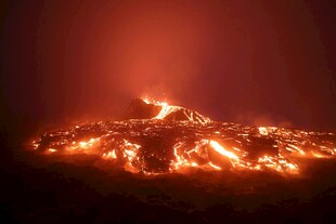 炽热火山熔岩景观