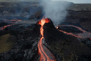 火山喷发壮观景象