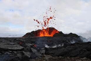 火山喷发瞬间壮观景象