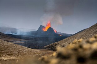 火山喷发壮丽景观
