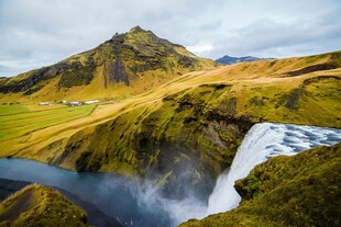 山间飞瀑美景