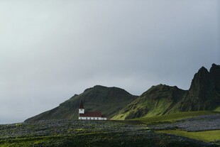 冰岛山间小屋风景