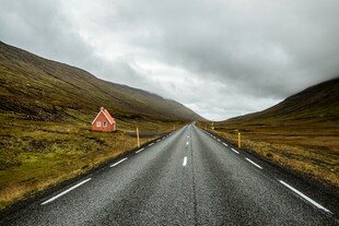 旷野中的孤独公路