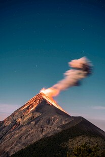 火山喷发瞬间壮丽景观