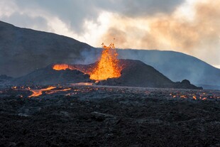 火山喷发壮丽景观