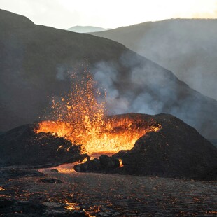 火山喷发壮观景象