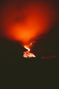 火山喷发瞬间壮丽景象