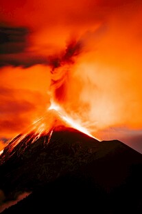 火山喷发壮丽景象