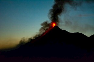 火山喷发的壮丽瞬间