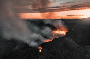 火山喷发壮丽景象
