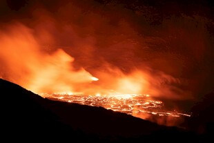 火山喷发的炽热壮观景象