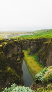 峡谷河流间的自然美景