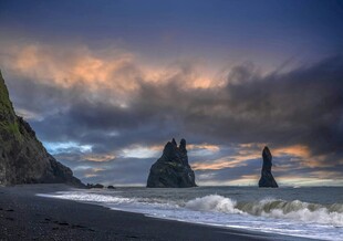 冰岛黑沙滩壮丽海景