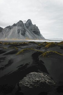 冰岛壮丽山脉与黑色地貌