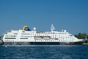 海上大型豪华游轮