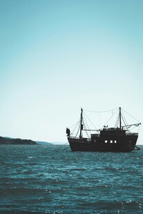 海上航行的古老船只