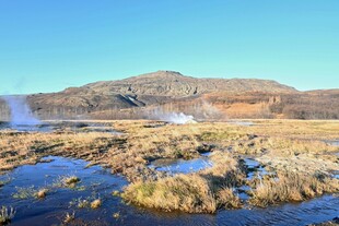 冰岛旷野中的地热景观