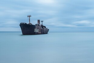 海上孤船
