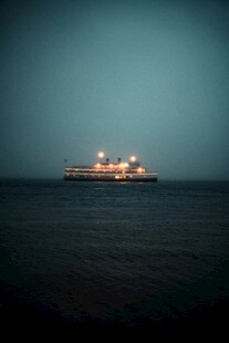 海上孤船夜航