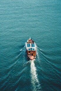 海上航行的船只