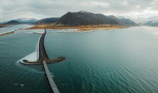 海上独特建筑与壮美风景