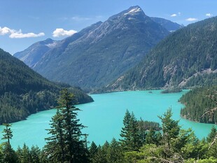绝美湖光山色的自然景观