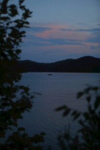 湖畔暮色美景