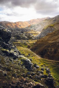 山间美景 蜿蜒小路穿行