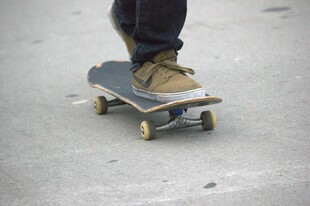 脚下滑板 开启街头运动风