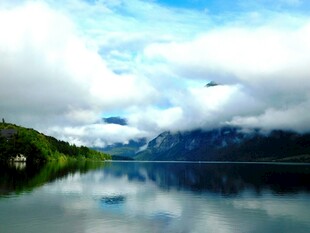 宁静山水湖景