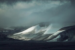雪山云雾景观