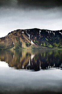 宁静山水倒影如画美景