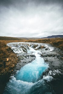 蓝绿色瀑布自然美景