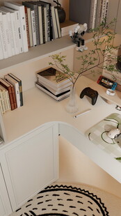 温馨书房一角的静谧时光