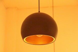 简约黑色吊灯室内特写