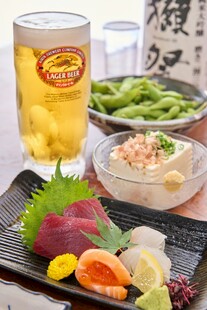 日式美食搭配清爽饮品