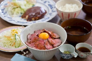 日式美食组合诱人呈现