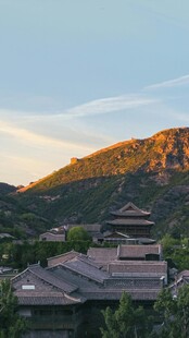 夕阳下的古建筑群