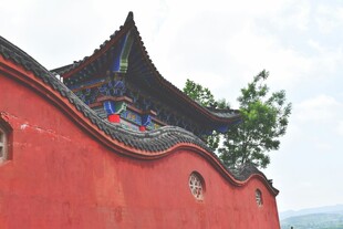 红墙古瓦一角
