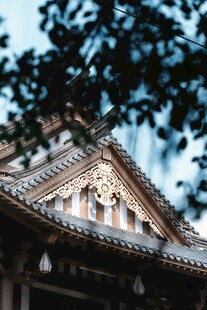中式古建筑屋顶一角